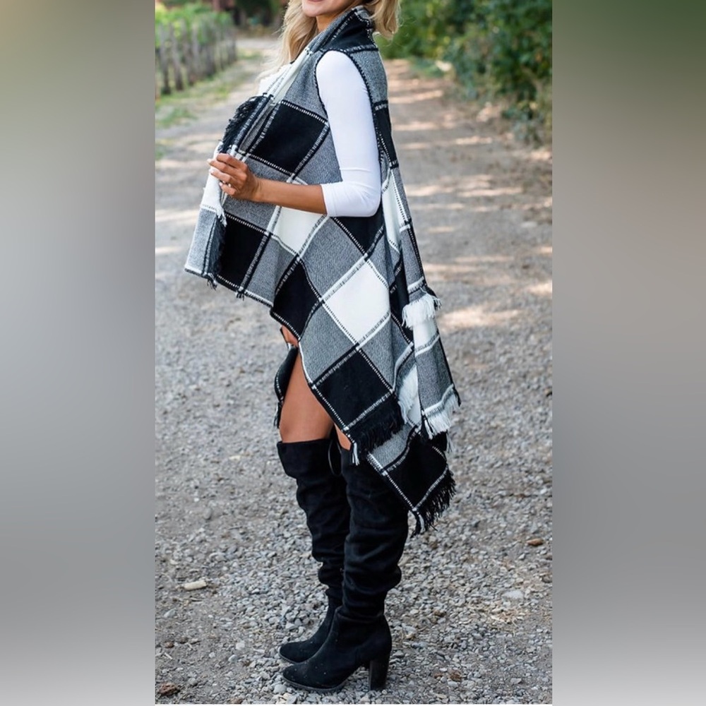 Womens Sleeveless Plaid Asymmetrical Hem Tassel Drape Open Front Cardigan Vest - Picture 2 of 5